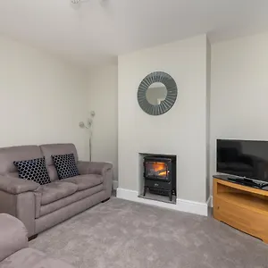 https://pass-the-keys-high-spec-2-bed-house-with-driveway-and-garden.yorkshirehotels.net