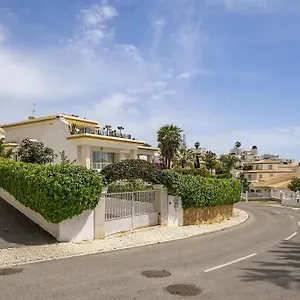 https://villa-marina-pool-sea-view.hotelaalgarve.com